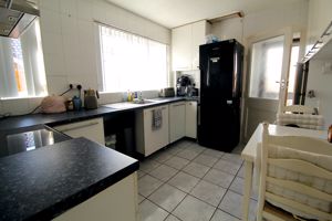 Kitchen- click for photo gallery